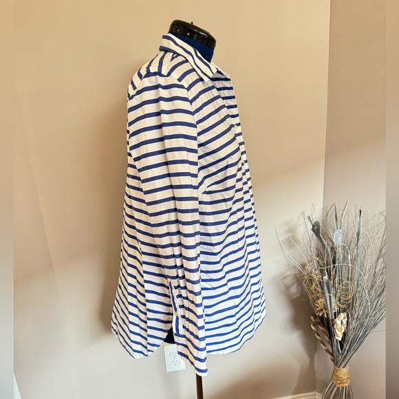 Blue and white striped Ralph Lauren button-down - Picture 3 of 9